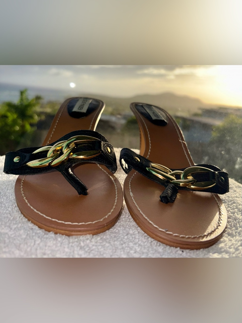 Steve Madden Black Leather Thong Sandals with Gold Chain, 8.5
